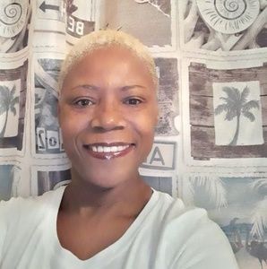 Meet your Posher, Debbie